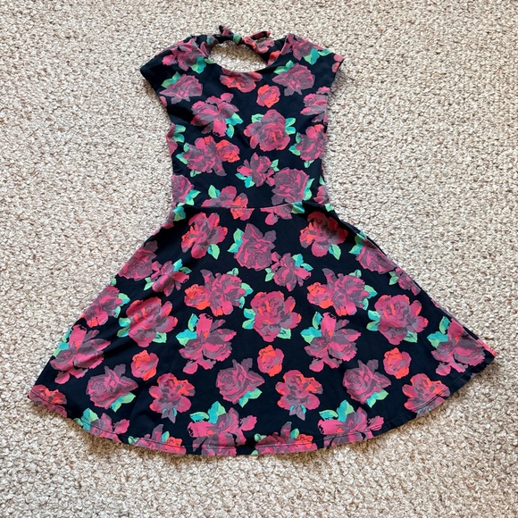 Talula Dresses & Skirts - Talula Aritzia Palmetto Mini Skater Dress in Rose Floral Print Size Small